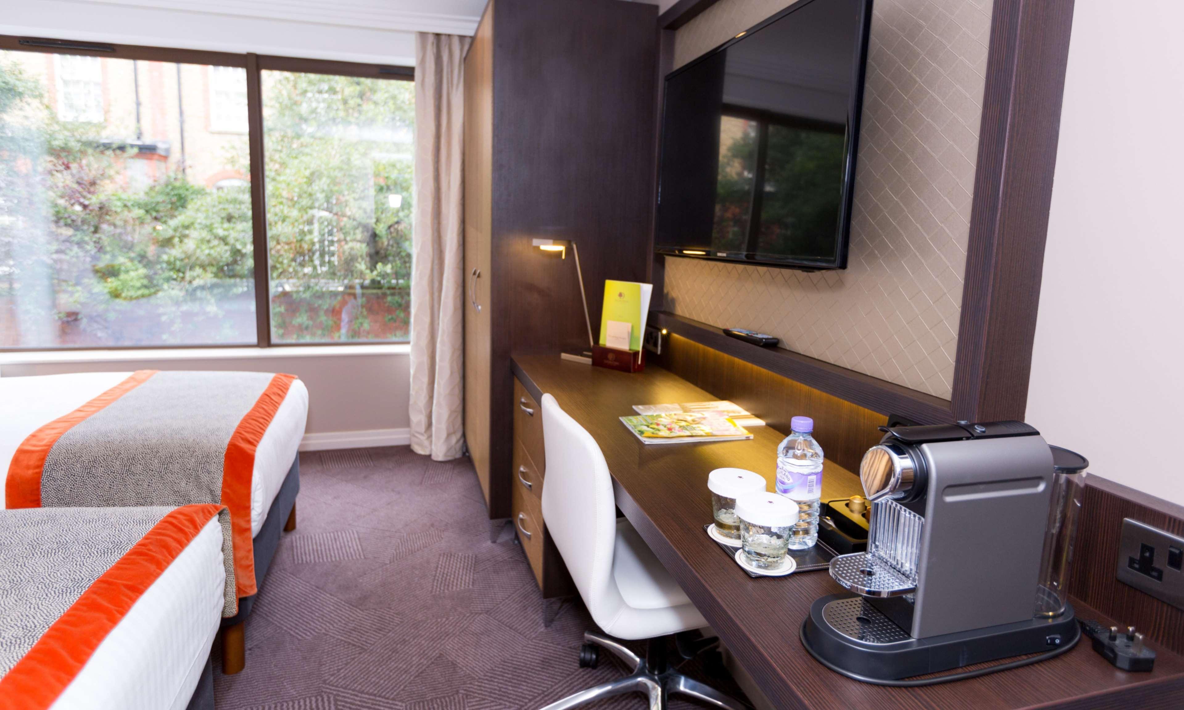 Отель Doubletree By Hilton London - Hyde Park Экстерьер фото