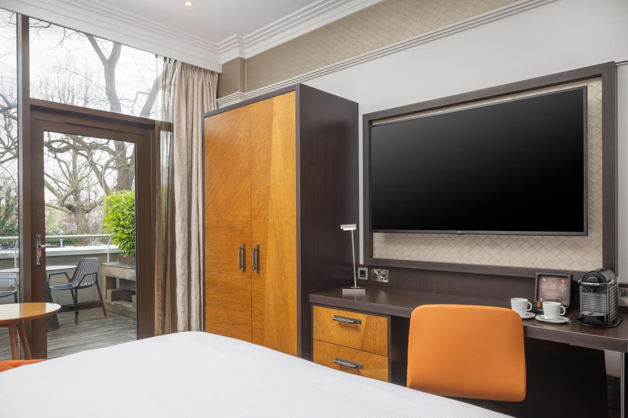 Отель Doubletree By Hilton London - Hyde Park Экстерьер фото